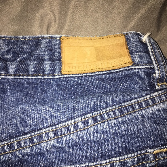 Classic Fit Tommy Hilfiger Jeans - Picture 5 of 5